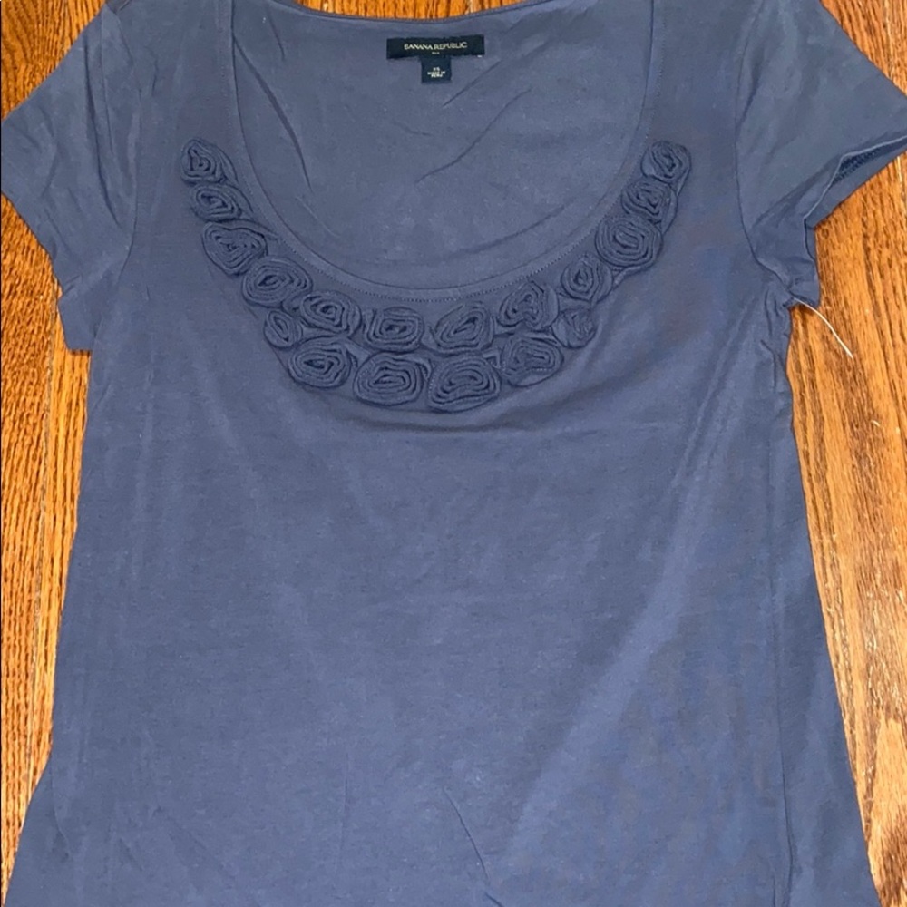 Short sleeve cotton tea with Rose appliqué